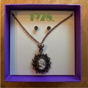 1928 cameo necklace
